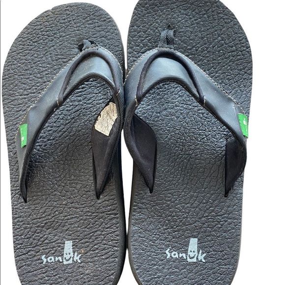 Sanuk Shoes - Sanuk women’s black flip flops size 7